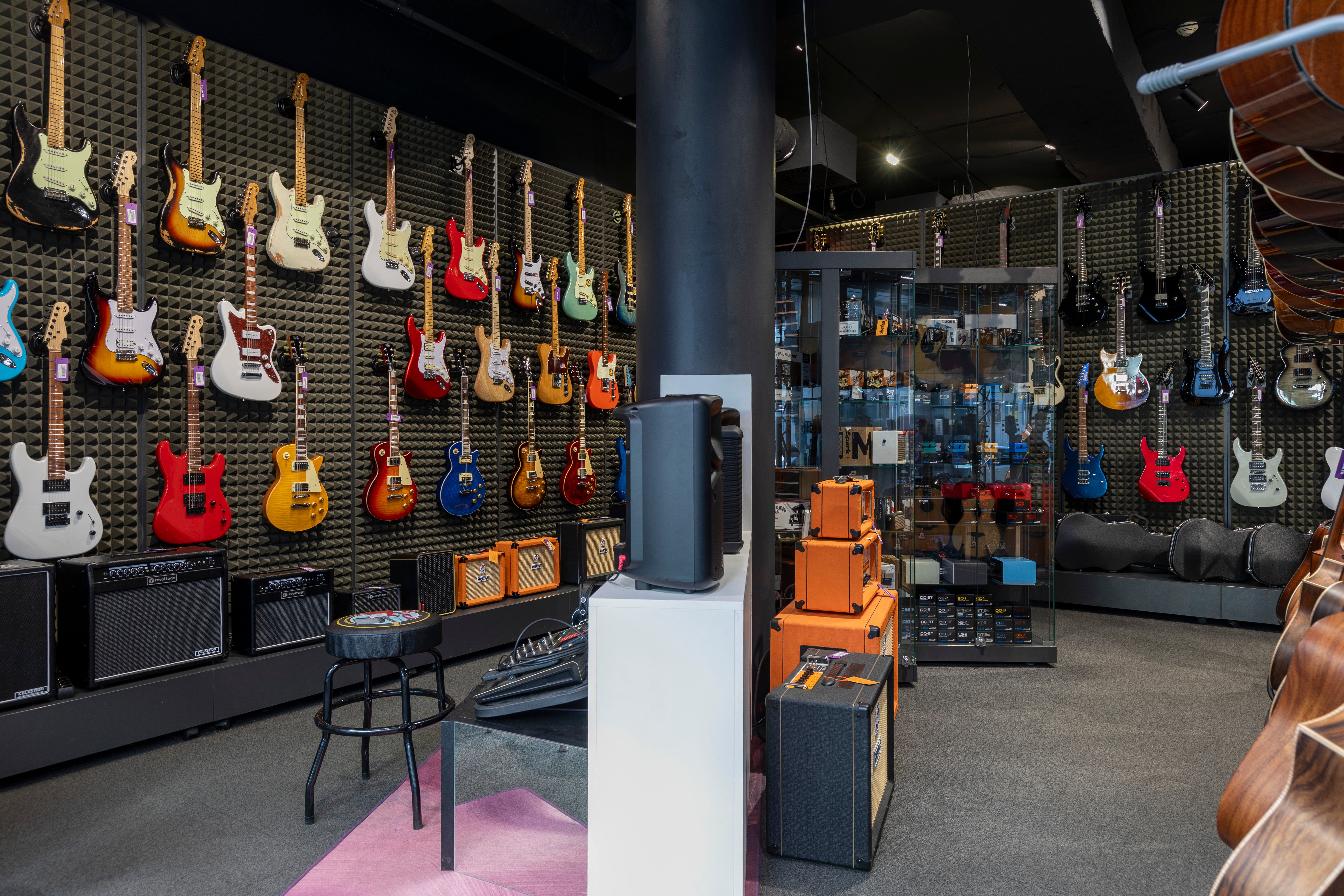 Speaker boxes and musical instruments in music shop Muziker Prague – Smíchov.