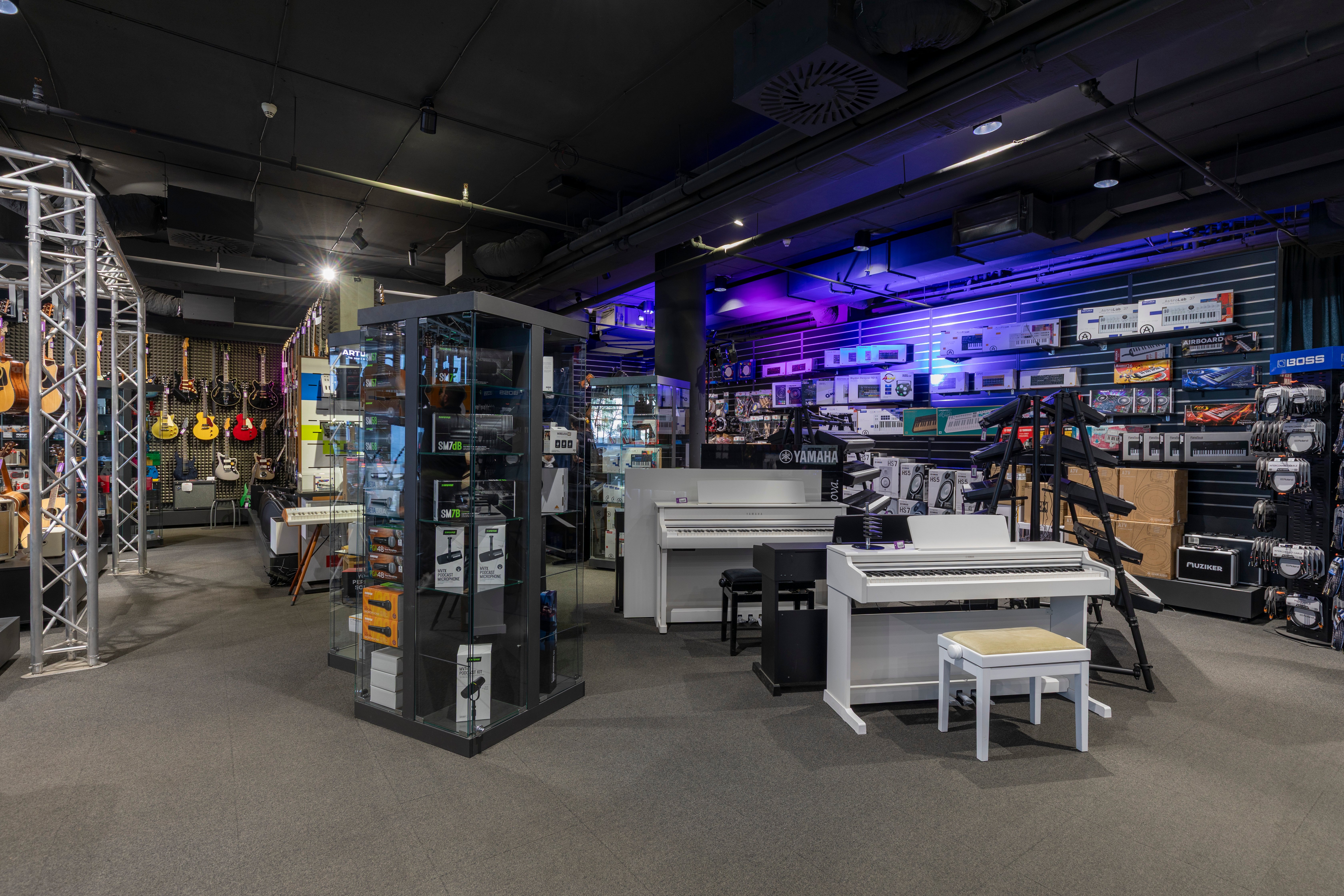 Guitars in musical instruments shop Muziker Prague – Smíchov