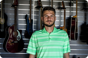 Bronislav Karlík in einer Muziker-Filiale – Interview für idnes.cz