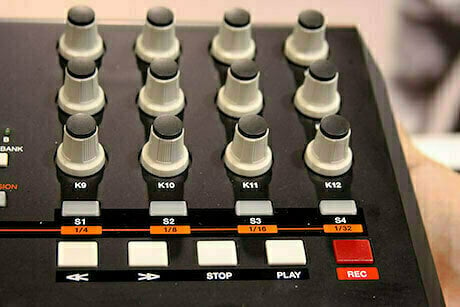 Claviatură MIDI Akai MPK 25 - 5