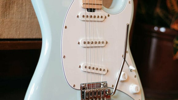Elektrická kytara Sterling by MusicMan CT30SSS Daphne Blue - 2