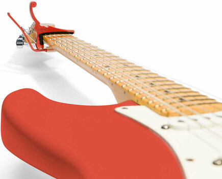 Kapodastr pro kytaru s kovovými strunami Kyser KGEFBBA Fender Quick-Change Fiesta Red - 3