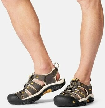 Moški pohodni čevlji Keen Men's Newport H2 Sandal Raven/Aluminum 42,5 Moški pohodni čevlji - 10