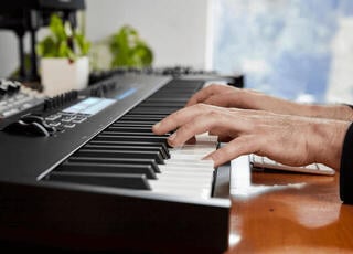 Миди клавиатура Novation Launchkey 88 MK3 Миди клавиатура Black - 6