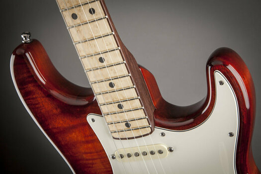Електрическа китара Fender Select Stratocaster HSS Exotic Maple Flame Bing Cherry Burst - 3