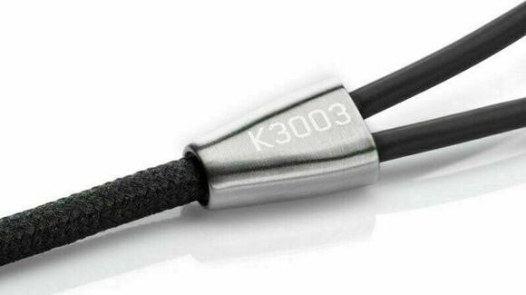 En la oreja los auriculares AKG K3003 Negro-Chrome - 7