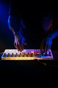 MIDI kontroler, MIDI ovladač Arturia BeatStep Pro - 4
