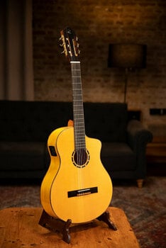 Klassinen kitara esivahvistimella Ortega RCE170F 4/4 Stain Yellow - 17