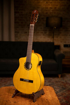 Klassisk gitarr med förförstärkare Ortega RCE170F-L 4/4 Stain Yellow - 17