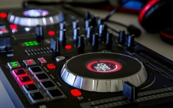 Controlador DJ Numark Mixtrack Platinum - 5