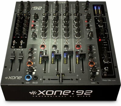 Mixer DJing Allen & Heath XONE:92 Mixer DJing - 2