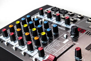 Analógový mixpult Allen & Heath ZED-6FX Analógový mixpult - 6
