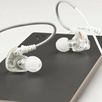 En la oreja los auriculares Brainwavz XFit XF-200 Sport In-Ear Earphones with Mic/Remote Clear - 2