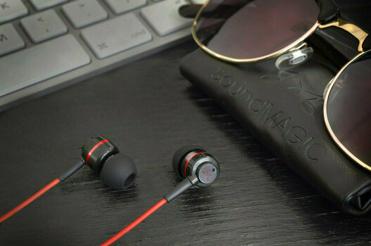 In-Ear-hovedtelefoner SoundMAGIC ES18S Black-Red - 2