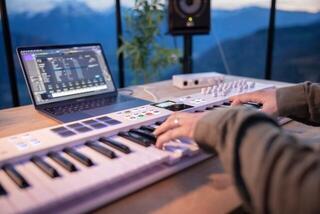 MIDI Πληκτρολόγιο Arturia KeyLab Essential 61 mk3 MIDI Πληκτρολόγιο Λευκό - 4