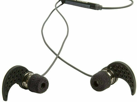 En la oreja los auriculares Outdoor Tech OT1150-B Mako Black - 2