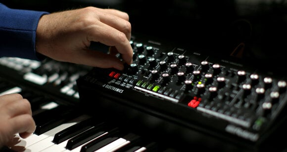 Synthesizer Roland SE-02 - 5