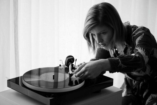 Hi-Fi Turntable Pro-Ject X1 B Pick it S2 MM Satin White Hi-Fi Turntable - 7