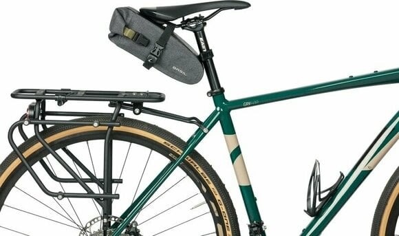 Kerékpár táska Basil Navigator Storm M Saddle Bag Bike Saddle Bag Black M 1,5 L - 6