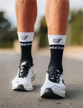 Meias de corrida Compressport Mid Compression Socks V2.0 Black/White T1 Meias de corrida - 4