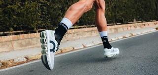 Tekaške nogavice
 Compressport Mid Compression V2.0 Black/White T1 Tekaške nogavice - 5