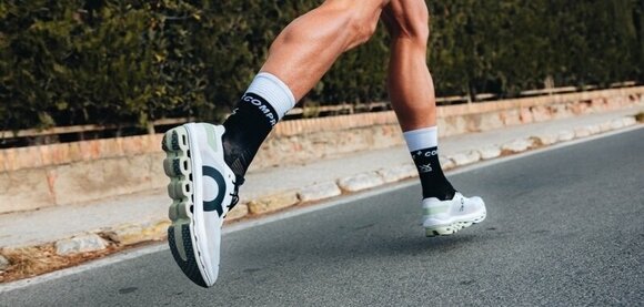 Running socks
 Compressport Mid Compression Socks V2.0 Black/White T1 Running socks - 6
