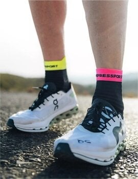Løbestrømper Compressport Pro Racing Socks V4.0 Ultralight Run High Black/Safety Yellow/Neon Pink T1 Løbestrømper - 3
