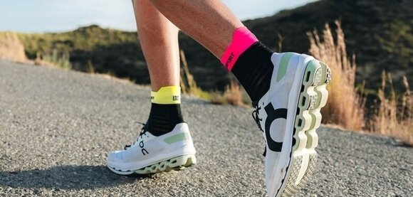 Κάλτσες Τρεξίματος Compressport Pro Racing Socks V4.0 Ultralight Run High Black/Safety Yellow/Neon Pink T1 Κάλτσες Τρεξίματος - 5