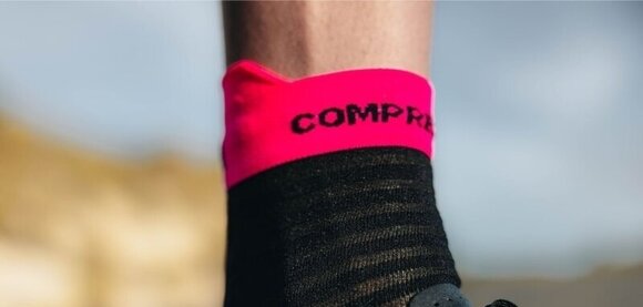Čarape za trčanje
 Compressport Pro Racing Socks V4.0 Ultralight Run High Black/Safety Yellow/Neon Pink T1 Čarape za trčanje - 6