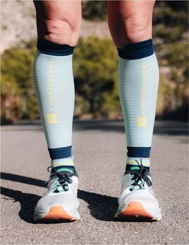 Meias de corrida Compressport Pro Racing Socks V4.0 Ultralight Run Low Dress Blues/Eggshell Blue/Green Sheen T1 Meias de corrida - 3