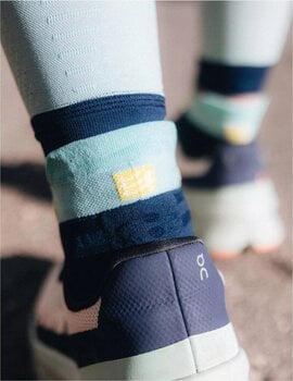 Běžecké ponožky
 Compressport Pro Racing Socks V4.0 Ultralight Run Low Dress Blues/Eggshell Blue/Green Sheen T1 Běžecké ponožky - 4