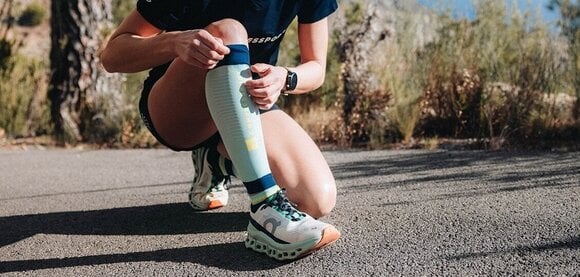 Čarape za trčanje
 Compressport Pro Racing Socks V4.0 Ultralight Run Low Dress Blues/Eggshell Blue/Green Sheen T1 Čarape za trčanje - 6