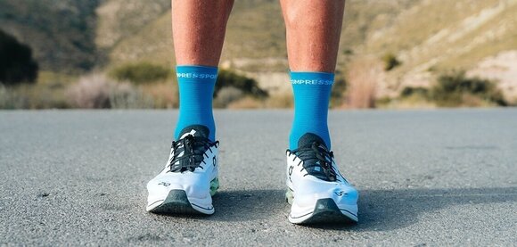 Calcetines para correr Compressport Pro Racing Socks V4.0 Run High Niagara/White T2 Calcetines para correr - 4