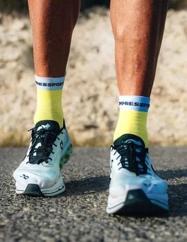 Juoksusukat Compressport Pro Racing Socks V4.0 Run High Safety Yellow/White/Black/Neon Pink T1 Juoksusukat - 4