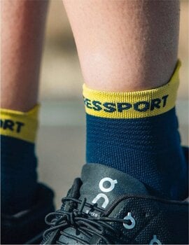Calcetines para correr Compressport Pro Racing Socks V4.0 Run Low Dress Blues/Green Sheen T1 Calcetines para correr - 3