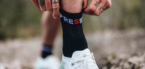 Meias de corrida Compressport Ultra Trail Low Socks Black/White/Core Red T2 Meias de corrida - 5