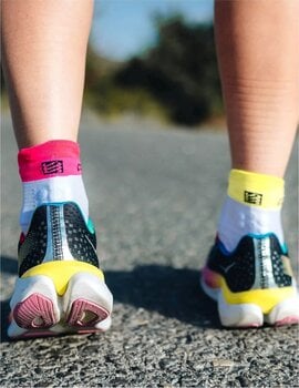 Κάλτσες Τρεξίματος Compressport Pro Racing Socks V4.0 Run Low White/Safety Yellow/Neon Pink T3 Κάλτσες Τρεξίματος - 4
