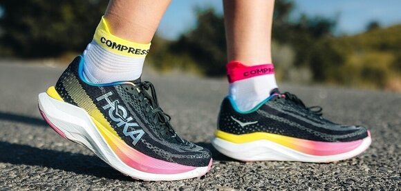 Running socks
 Compressport Pro Racing Socks V4.0 Run Low White/Safety Yellow/Neon Pink T3 Running socks - 5