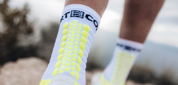Laufsocken
 Compressport Ultra Trail Socks V2.0 White/Black/Safety Yellow T1 Laufsocken - 6