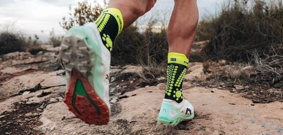 Čarape za trčanje
 Compressport Pro Racing Socks V4.0 Trail Black/Safety Yellow/Neon Pink T1 Čarape za trčanje - 5