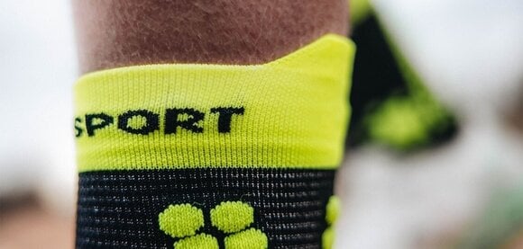 Meias de corrida Compressport Pro Racing Socks V4.0 Trail Black/Safety Yellow/Neon Pink T2 Meias de corrida - 6