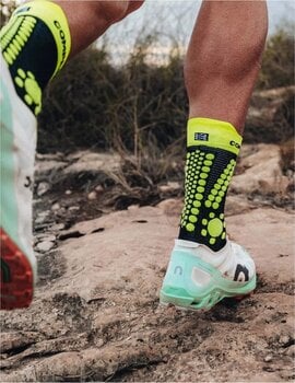 Juoksusukat Compressport Pro Racing Socks V4.0 Trail Black/Safety Yellow/Neon Pink T4 Juoksusukat - 4