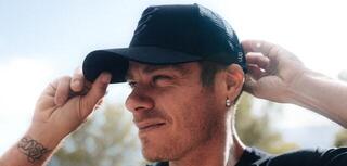 Laufmütze
 Compressport Trucker Black/Black Reflective Deckel - 4