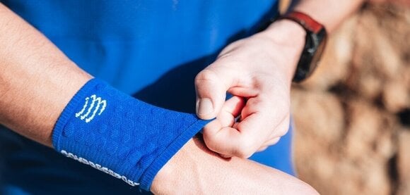 Grijači ruku za trčanje Compressport Sweatbands 3D.Dots Dazzling Blue/White UNI Grijači ruku za trčanje - 5