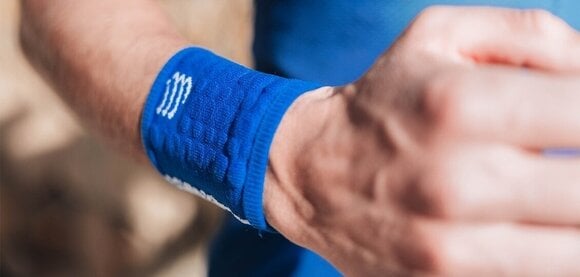 Bežecké návleky na ruky Compressport Sweatbands 3D.Dots Dazzling Blue/White UNI Bežecké návleky na ruky - 6