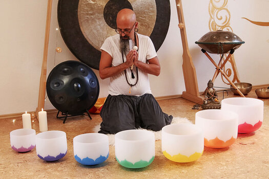 Percussie voor muziektherapie en meditatie Sela 9“ Crystal Singing Bowl Set Lotus 432Hz A - Indigo (Third Eye Chakra) - 6