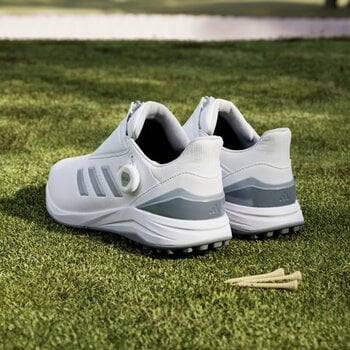 Golfskor för herrar Adidas Solarmotion BOA 24 Spikeless Mens Golf Shoes White/Silver Metallic/Blue Burst 42 - 5