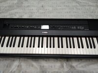 Yamaha P-525B Piano de escenario digital