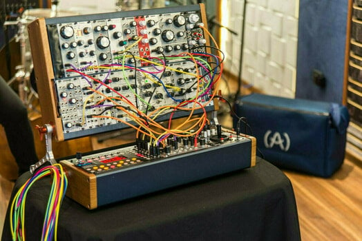 Synthesizer stand
 Arturia RackBrute 3U - 10