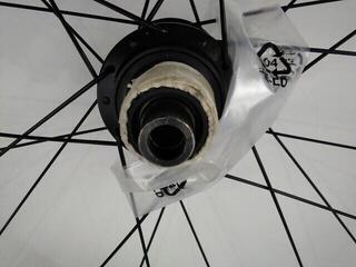 Kerekek Shimano WH-MT601 27,5" (584 mm) Tárcsafék 12x148 Micro Spline Center Lock 21 mm Hátsó kerék (Sérült) - 2